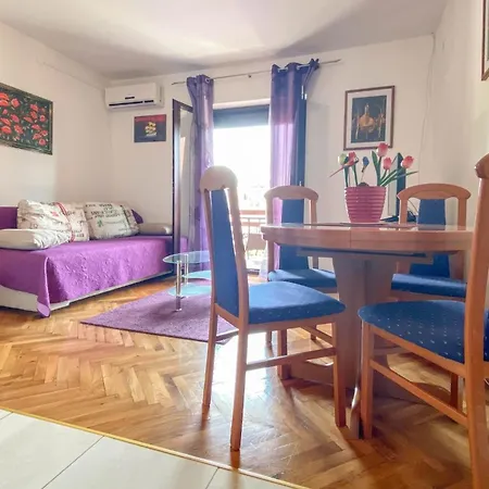 Apartman Marina No 2 *