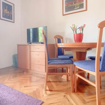 Marina No 2 Apartment *