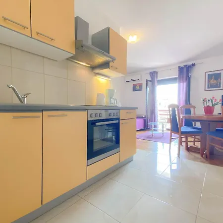 Apartment Marina No 2 *