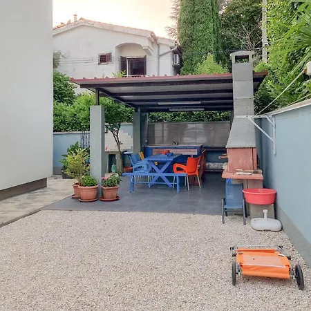 Marina No 2 アパート *